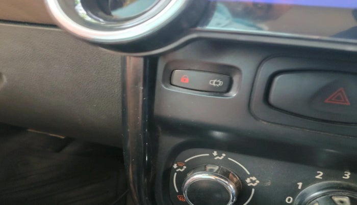 2012 Renault Duster 85 PS RXL DIESEL, Diesel, Manual, 1,08,495 km, interior