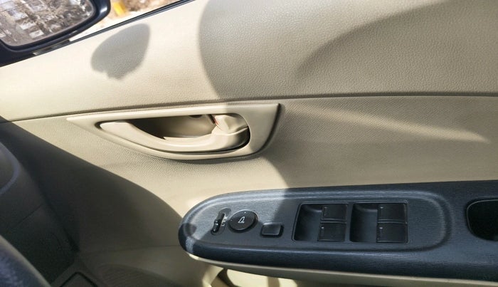 2015 Honda Amaze 1.2L I-VTEC S, Petrol, Manual, 62,638 km, interior