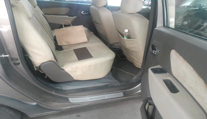 2015 Renault Lodgy 110 PS RXZ STEPWAY 7 STR, Diesel, Manual, 88,123 km, interior
