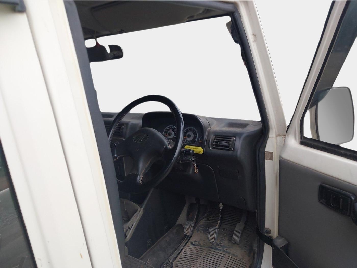 2010 Mahindra Bolero VLX CRDE, Diesel, Manual, 82,176 km, interior