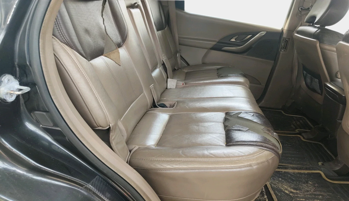 2014 Mahindra XUV500 W8, Diesel, Manual, 1,37,724 km, interior