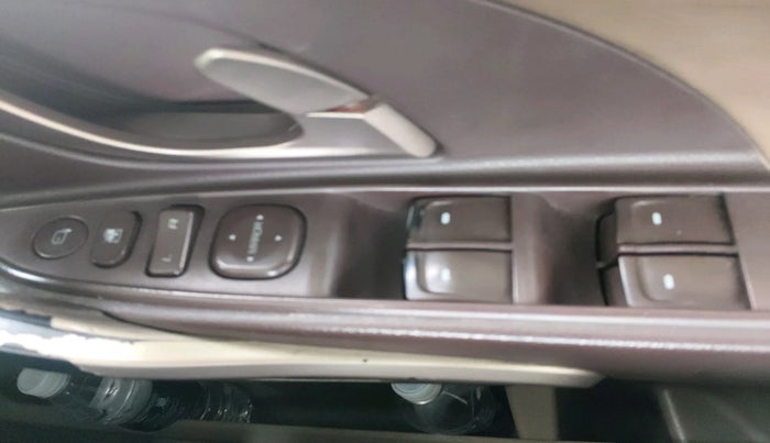 2014 Mahindra XUV500 W8, Diesel, Manual, 1,37,724 km, interior