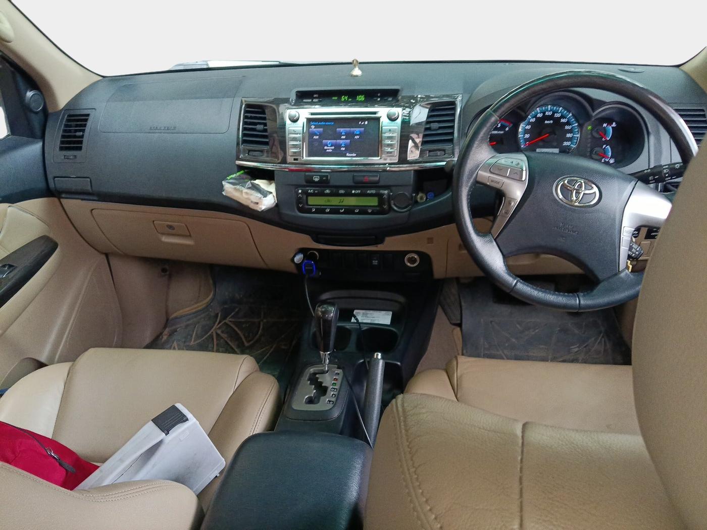 2014 Toyota Fortuner 3.0 4X2 AT, Diesel, Automatic, 60,869 km, interior