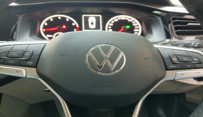 2022 Volkswagen VIRTUS HIGHLINE TSI 1.0 AT, Petrol, Automatic, 36,073 km, interior