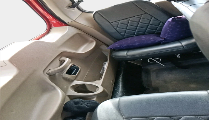 2016 Mahindra TUV300 T8, Diesel, Manual, 66,845 km, interior