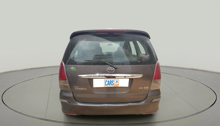 2010 Toyota Innova 2.5 G4 7 STR, Diesel, Manual, 2,92,602 km, exterior