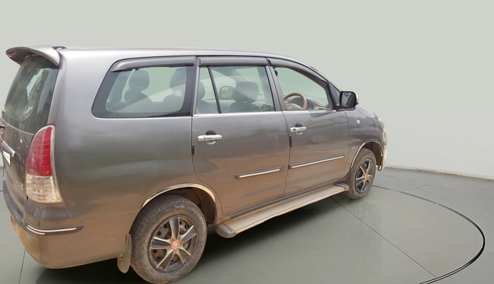 2010 Toyota Innova 2.5 G4 7 STR, Diesel, Manual, 2,92,602 km, exterior