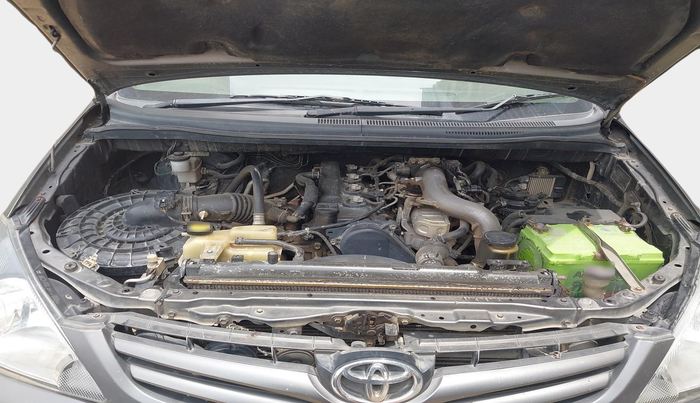 2010 Toyota Innova 2.5 G4 7 STR, Diesel, Manual, 2,92,602 km, exterior