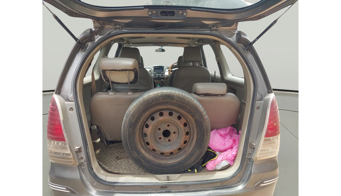 2010 Toyota Innova 2.5 G4 7 STR, Diesel, Manual, 2,92,602 km, exterior