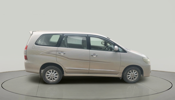 2014 Toyota Innova 2.5 VX 8 STR, Diesel, Manual, 1,20,288 km, exterior