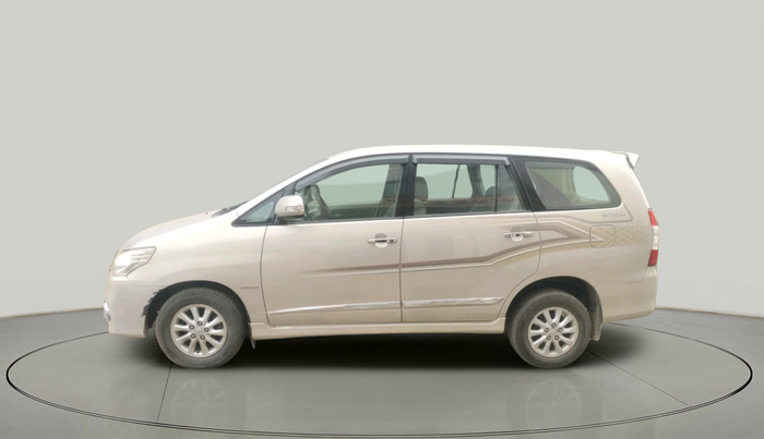 2014 Toyota Innova 2.5 VX 8 STR, Diesel, Manual, 1,20,288 km, exterior
