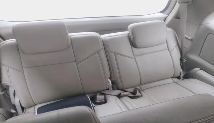 2014 Toyota Innova 2.5 VX 8 STR, Diesel, Manual, 1,20,288 km, interior