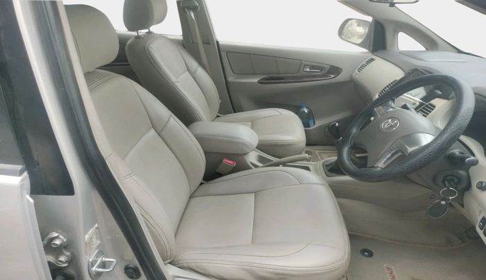 2014 Toyota Innova 2.5 VX 8 STR, Diesel, Manual, 1,20,288 km, interior