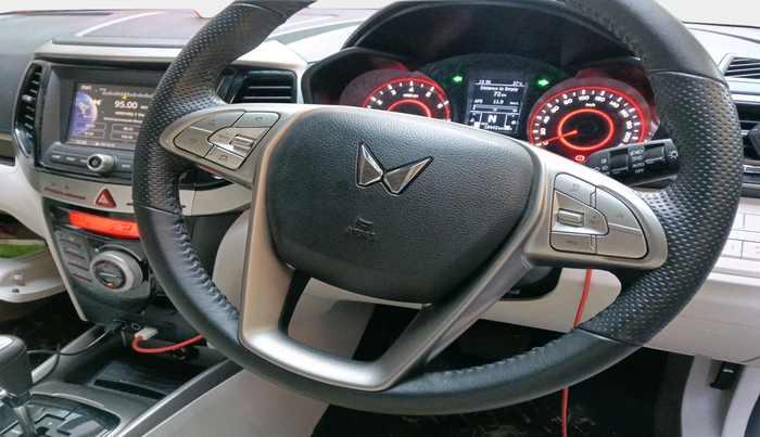 2023 Mahindra XUV300 W8 (O) 1.2 PETROL AMT, Petrol, Automatic, 18,441 km, interior