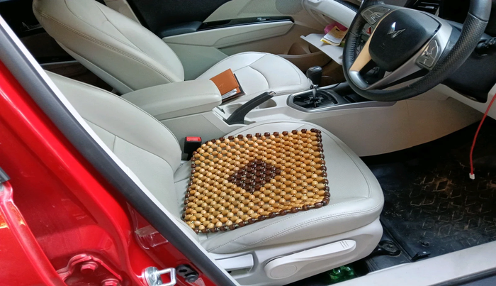 2023 Mahindra XUV300 W8 (O) 1.2 PETROL AMT, Petrol, Automatic, 18,441 km, interior