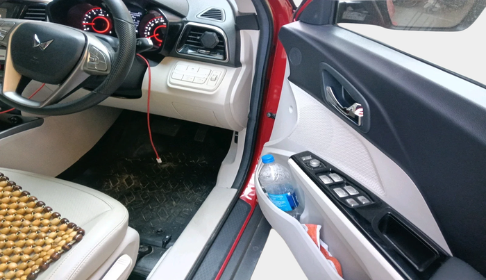 2023 Mahindra XUV300 W8 (O) 1.2 PETROL AMT, Petrol, Automatic, 18,441 km, interior