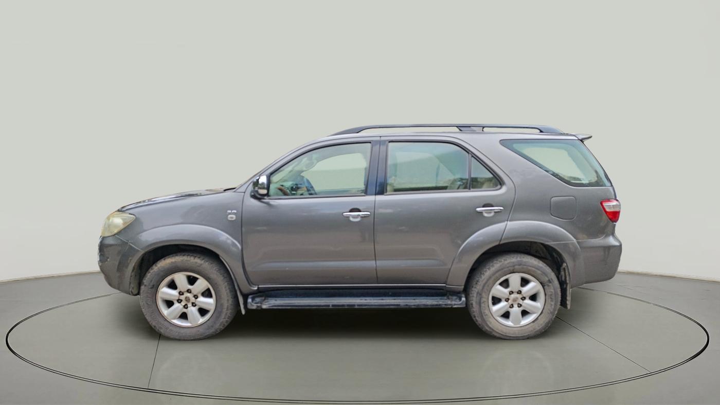 2011 Toyota Fortuner 3.0 4X4 MT, Diesel, Manual, 1,36,715 km, exterior