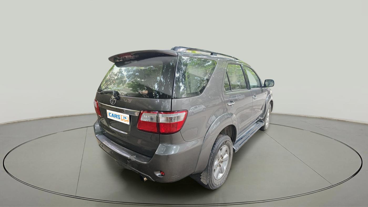 2011 Toyota Fortuner 3.0 4X4 MT, Diesel, Manual, 1,36,715 km, exterior