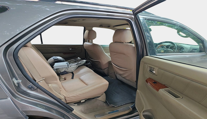 2011 Toyota Fortuner 3.0 4X4 MT, Diesel, Manual, 1,36,715 km, interior