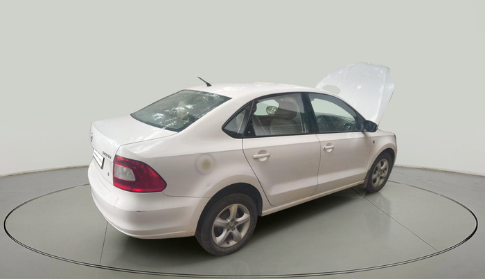 2014 Skoda Rapid ELEGANCE 1.6 MPI AT, Petrol, Automatic, 51,710 km, exterior