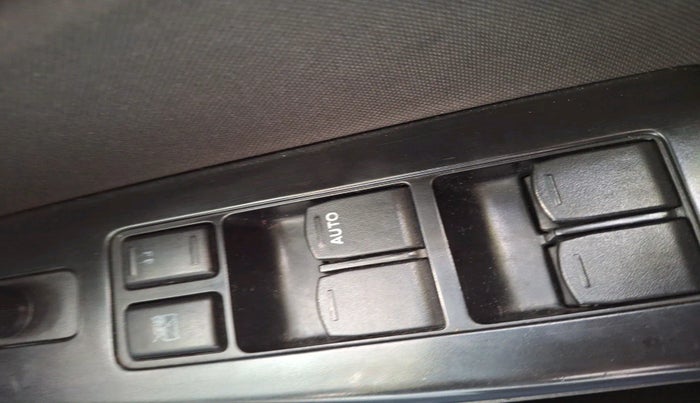 2013 Maruti Swift VXI, Petrol, Manual, 53,640 km, interior