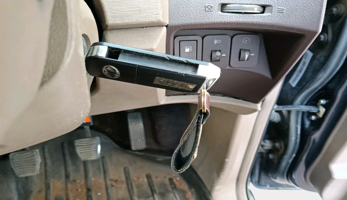 2012 Mahindra XUV500 W8, Diesel, Manual, 1,04,408 km, interior