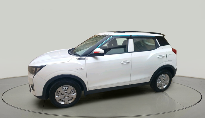 2023 Mahindra XUV300 W4 1.2 PETROL, Petrol, Manual, 13,413 km, exterior
