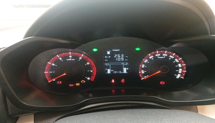 2023 Mahindra XUV300 W4 1.2 PETROL, Petrol, Manual, 13,413 km, interior