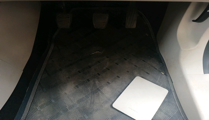 2023 Mahindra XUV300 W4 1.2 PETROL, Petrol, Manual, 13,413 km, interior