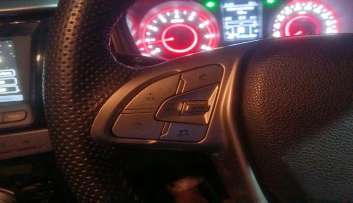 2022 Mahindra XUV300 W8 (O) 1.2 PETROL, Petrol, Manual, 61,131 km, interior