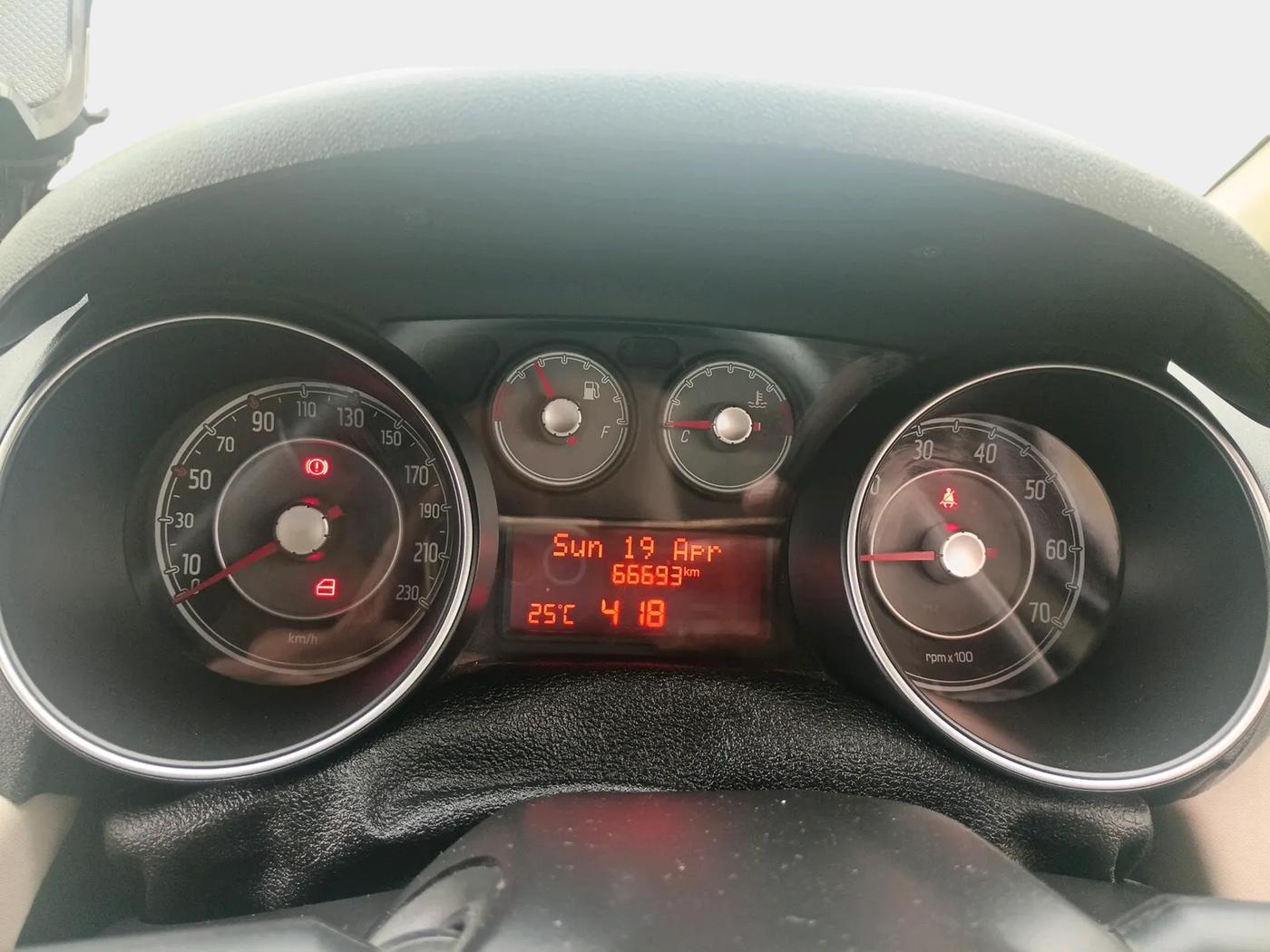 2015 Fiat Punto EVO EMOTION 1.3 MULTIJET, Diesel, Manual, 66,693 km, interior