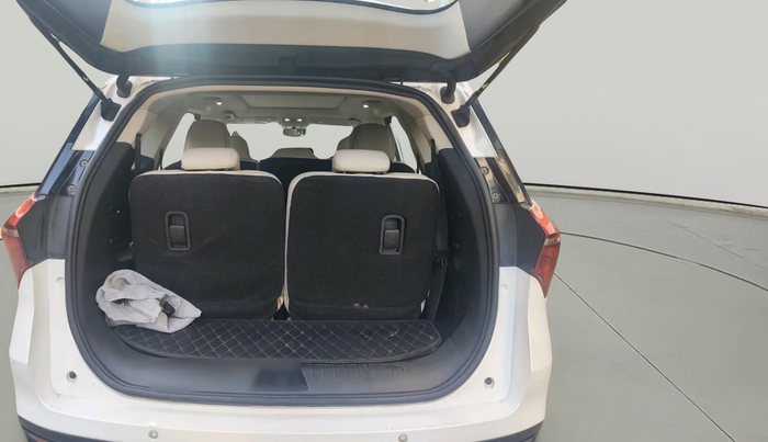 2023 Mahindra XUV700 AX 5 P MT 7 STR, Petrol, Manual, 20,884 km, exterior