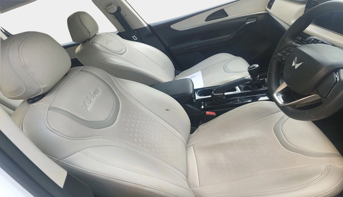 2023 Mahindra XUV700 AX 5 P MT 7 STR, Petrol, Manual, 20,884 km, interior