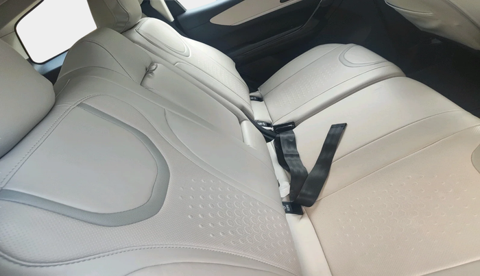 2023 Mahindra XUV700 AX 5 P MT 7 STR, Petrol, Manual, 20,884 km, interior