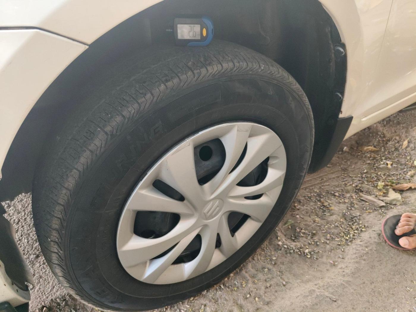 2015 Maruti Swift VDI, Diesel, Manual, 1,24,628 km, tyre