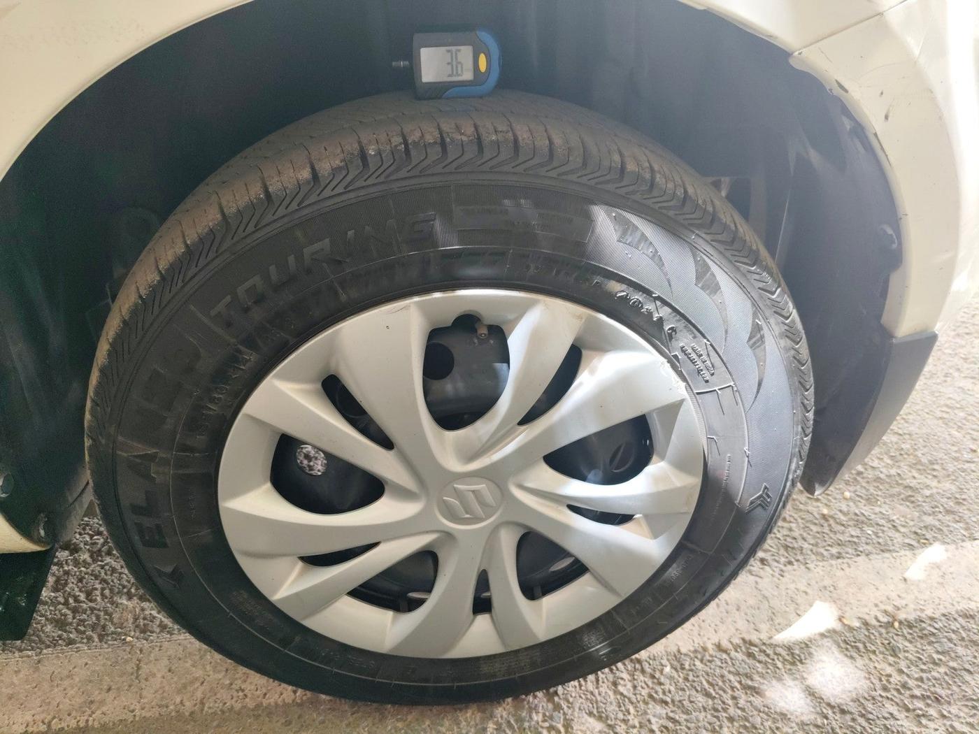 2015 Maruti Swift VDI, Diesel, Manual, 1,24,628 km, tyre
