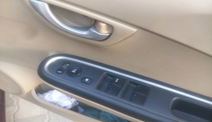 2017 Honda Amaze 1.2L I-VTEC VX, Petrol, Manual, 1,24,915 km, interior