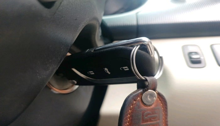 2015 Mitsubishi Pajero Sport 2.5 AT 4X2, Diesel, Automatic, 1,55,300 km, interior