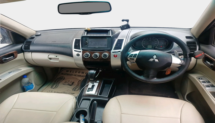 2015 Mitsubishi Pajero Sport 2.5 AT 4X2, Diesel, Automatic, 1,55,300 km, interior