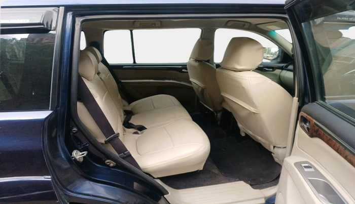 2015 Mitsubishi Pajero Sport 2.5 AT 4X2, Diesel, Automatic, 1,55,300 km, interior