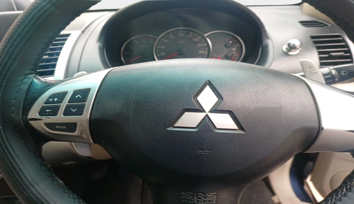 2015 Mitsubishi Pajero Sport 2.5 AT 4X2, Diesel, Automatic, 1,55,300 km, interior