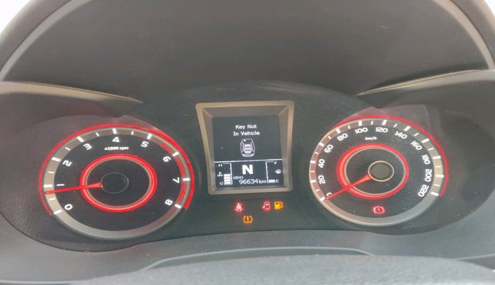 2020 Mahindra XUV300 W8 (O) 1.2 PETROL, Petrol, Manual, 96,634 km, interior