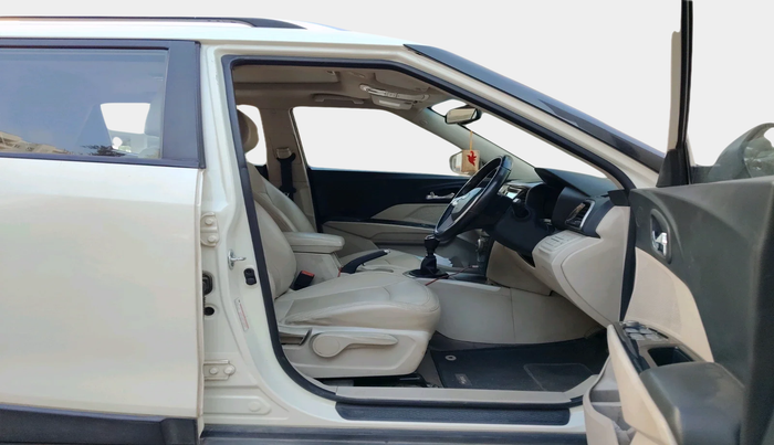 2020 Mahindra XUV300 W8 (O) 1.2 PETROL, Petrol, Manual, 96,634 km, interior