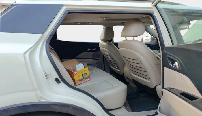 2020 Mahindra XUV300 W8 (O) 1.2 PETROL, Petrol, Manual, 96,634 km, interior