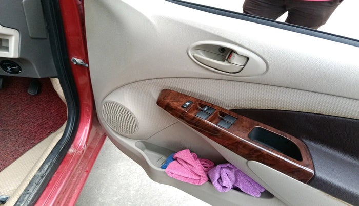 2013 Toyota Etios Liva V, Petrol, Manual, 41,372 km, interior