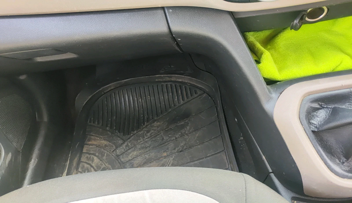 2014 Hyundai Grand i10 MAGNA 1.1 CRDI, Diesel, Manual, 1,66,847 km, interior