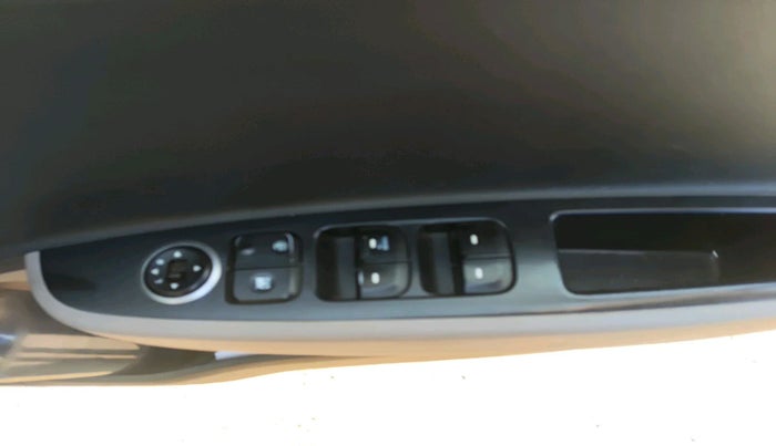 2014 Hyundai Grand i10 MAGNA 1.1 CRDI, Diesel, Manual, 1,66,847 km, interior