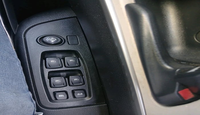 2022 Mahindra XUV700 AX 5 D AT 5 STR, Diesel, Automatic, 77,835 km, interior