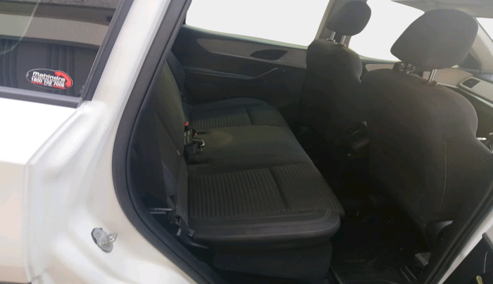 2022 Mahindra XUV700 AX 5 D AT 5 STR, Diesel, Automatic, 77,835 km, interior