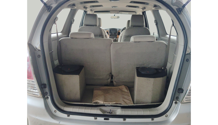 2011 Toyota Innova V 2.5 7 STR, Diesel, Manual, 2,09,183 km, exterior